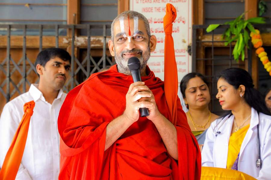 H.H. Sri Chinna Jeeyar Swamiji with healthcare volunteers